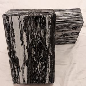 Lululemon Lift and Lengthen Block Black/White